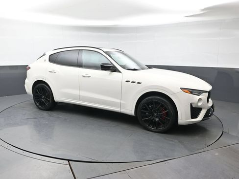 Used 2021 Maserati Levante AWD/4WD image 8