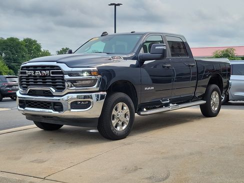 Used 2026 RAM 2500 Big Horn AWD/4WD image 2