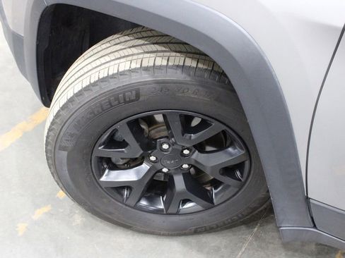 Used 2016 Jeep Cherokee Trailhawk image 36