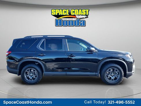 New 2026 Honda Pilot TrailSport image 4