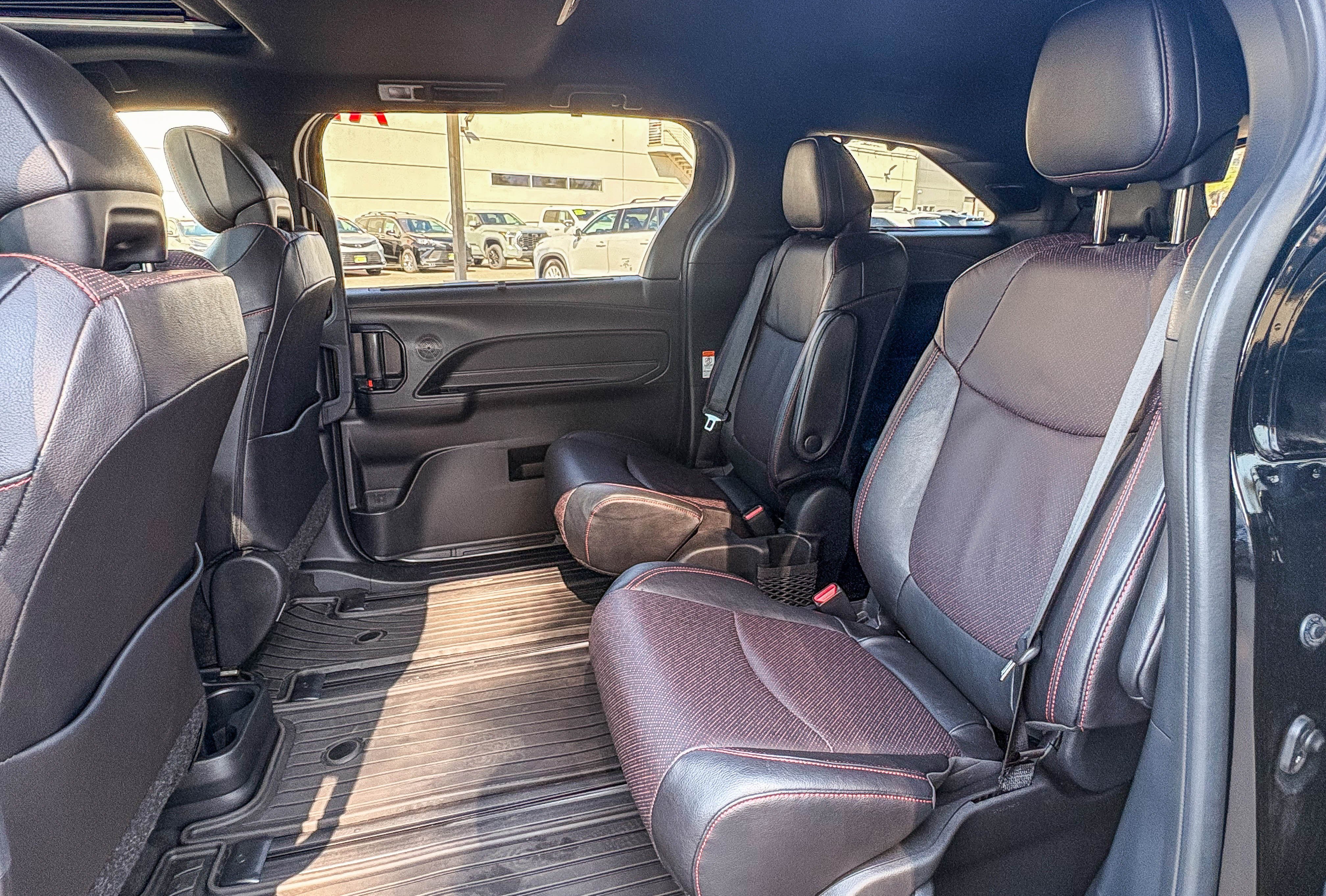 Used 2025 Toyota Sienna XSE w/ XSE Premium Package AWD/4WD image 19