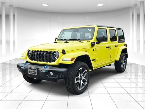 Certified 2024 Jeep Wrangler Unlimited w/ Convenience Group AWD/4WD image 7