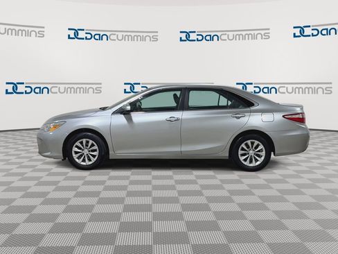 Used 2017 Toyota Camry LE FWD image 5