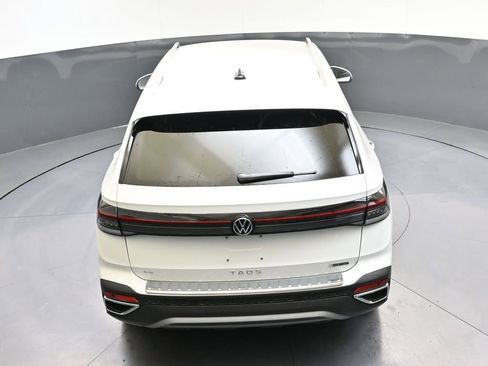Used 2025 Volkswagen Taos SE image 37
