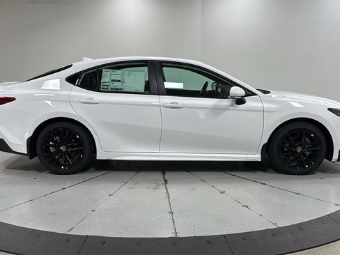 New 2026 Toyota Camry SE image 6