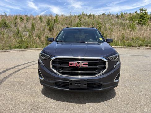 Used 2018 GMC Terrain SLE w/ Driver Convenience Package FWD image 2