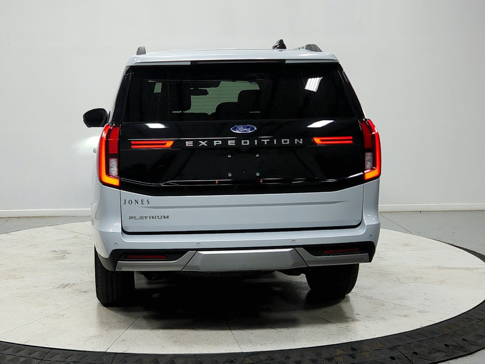 Used 2025 Ford Expedition Platinum AWD/4WD image 7