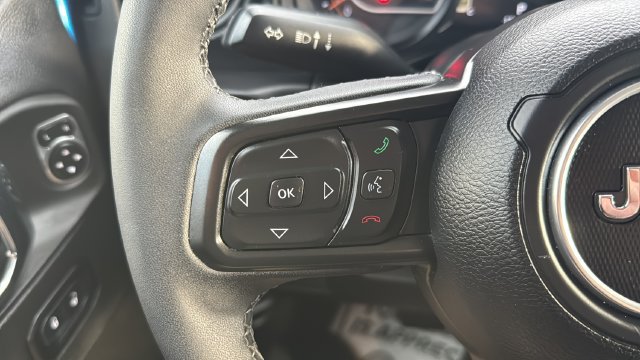 Used 2025 Jeep Wrangler Unlimited Rubicon w/ Convenience Group AWD/4WD image 22