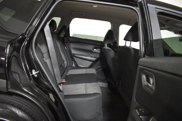 Used 2024 Nissan Rogue SV AWD/4WD image 32