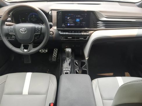 Used 2025 Toyota Camry SE AWD/4WD image 13