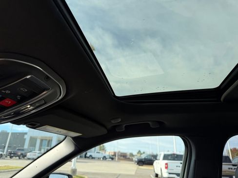 New 2025 Jeep Grand Cherokee Altitude image 21