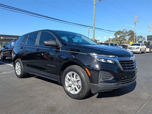 Used 2024 Chevrolet Equinox LS w/ Driver Confidence II Package image 2