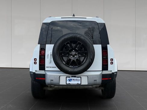 Used 2025 Land Rover Defender 110 S image 4