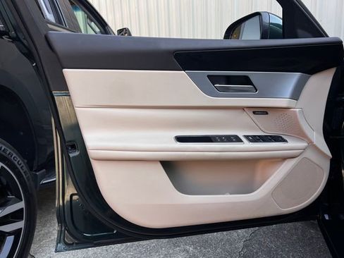 Used 2017 Jaguar XF Premium image 10