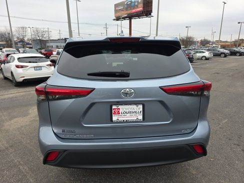 Certified 2023 Toyota Highlander XLE image 6
