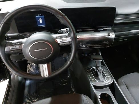 Certified 2025 Hyundai Kona SEL image 17