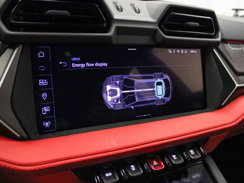 Used 2025 Lamborghini Urus SE image 29