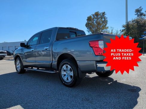 Used 2018 Nissan Titan SV image 7