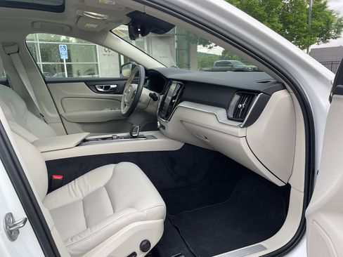 Used 2025 Volvo S60 B5 Plus AWD/4WD image 19