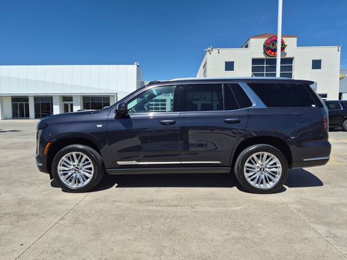 Used 2025 Cadillac Escalade Premium Luxury AWD/4WD image 2