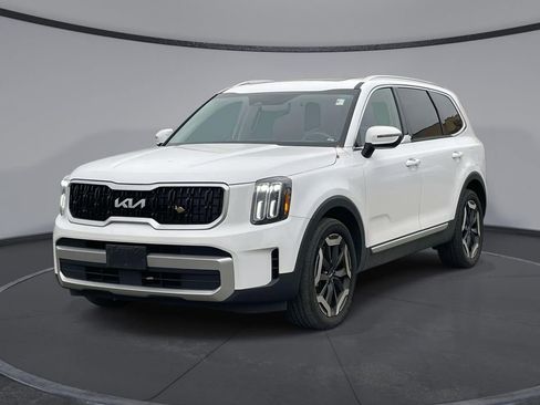 Used 2023 Kia Telluride EX w/ EX Captain's Chair Package image 1