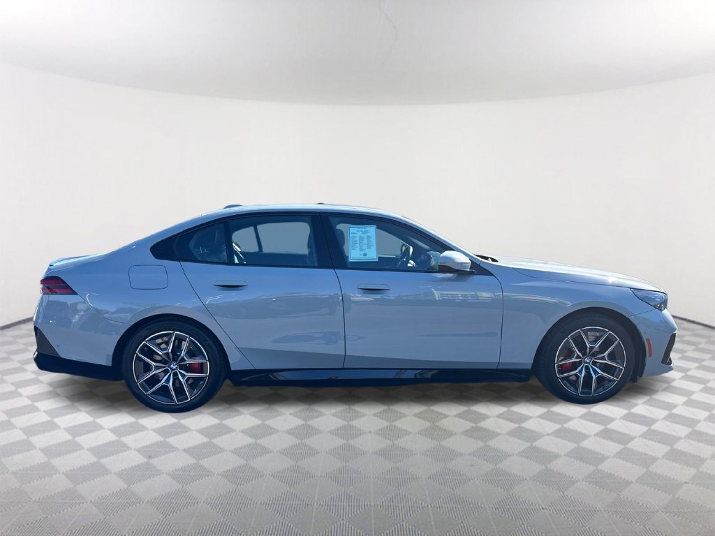 Used 2026 BMW i5 eDrive40 w/ M Sport Package RWD image 3