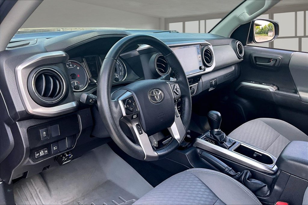 Used 2022 Toyota Tacoma SR5 w/ Technology Package AWD/4WD image 18