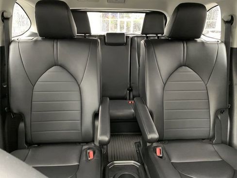 Certified 2025 Toyota Highlander XLE AWD/4WD image 32