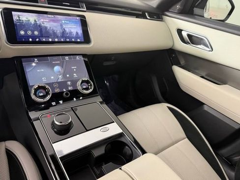 Used 2019 Land Rover Range Rover Velar S image 22