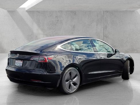 Used 2018 Tesla Model 3 Long Range image 4
