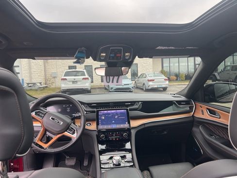 Used 2025 Jeep Grand Cherokee L Summit image 8