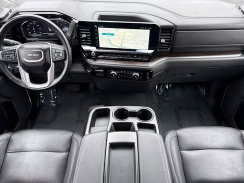 Used 2025 GMC Sierra 1500 SLT image 3
