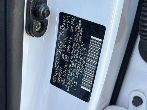 Used 2024 Hyundai Venue Limited image 22