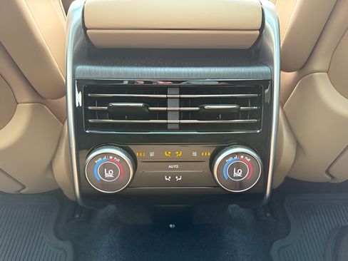 Certified 2025 Land Rover Range Rover SE AWD/4WD image 31