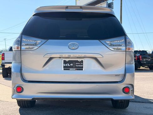 Used 2012 Toyota Sienna SE image 4