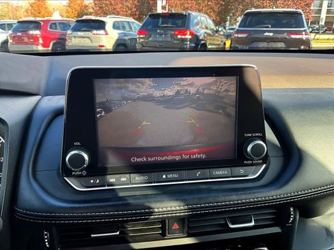 Used 2021 Nissan Rogue S image 19