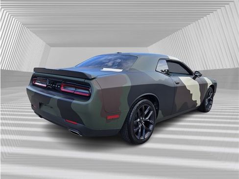 Used 2019 Dodge Challenger SXT w/ Blacktop Package image 7