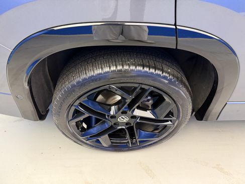 Certified 2025 Volkswagen Tiguan SE R-Line AWD/4WD image 8