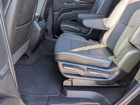 Used 2024 Cadillac Escalade Premium Luxury image 18