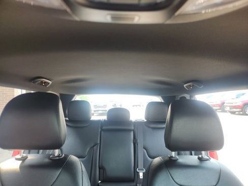 Used 2023 Jeep Compass Limited image 19