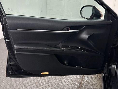 Used 2022 Toyota Camry XSE image 8