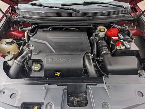 Used 2018 Lincoln MKT AWD image 33