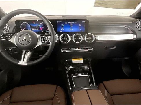 New 2026 Mercedes-Benz GLB 250 4MATIC image 5