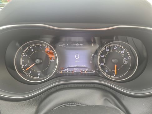 Used 2020 Jeep Cherokee Limited image 24