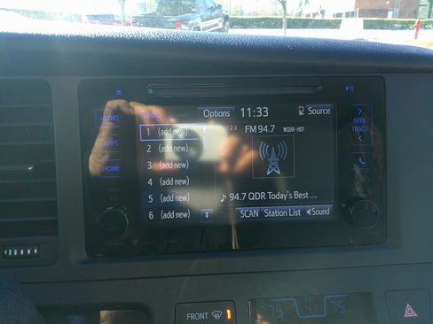 Used 2017 Toyota Sienna LE image 28