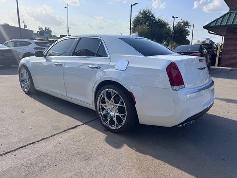 Used 2020 Chrysler 300 Touring L w/ Value Package RWD image 6