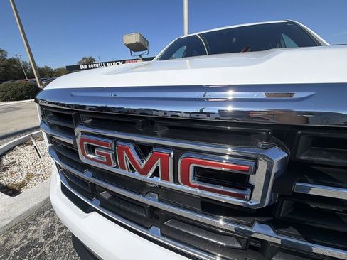 Used 2025 GMC Acadia Elevation image 34