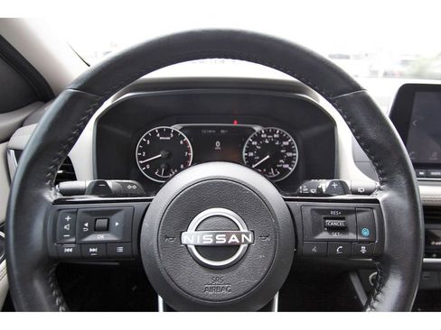 Used 2023 Nissan Rogue SV w/ SV Premium B Package image 9