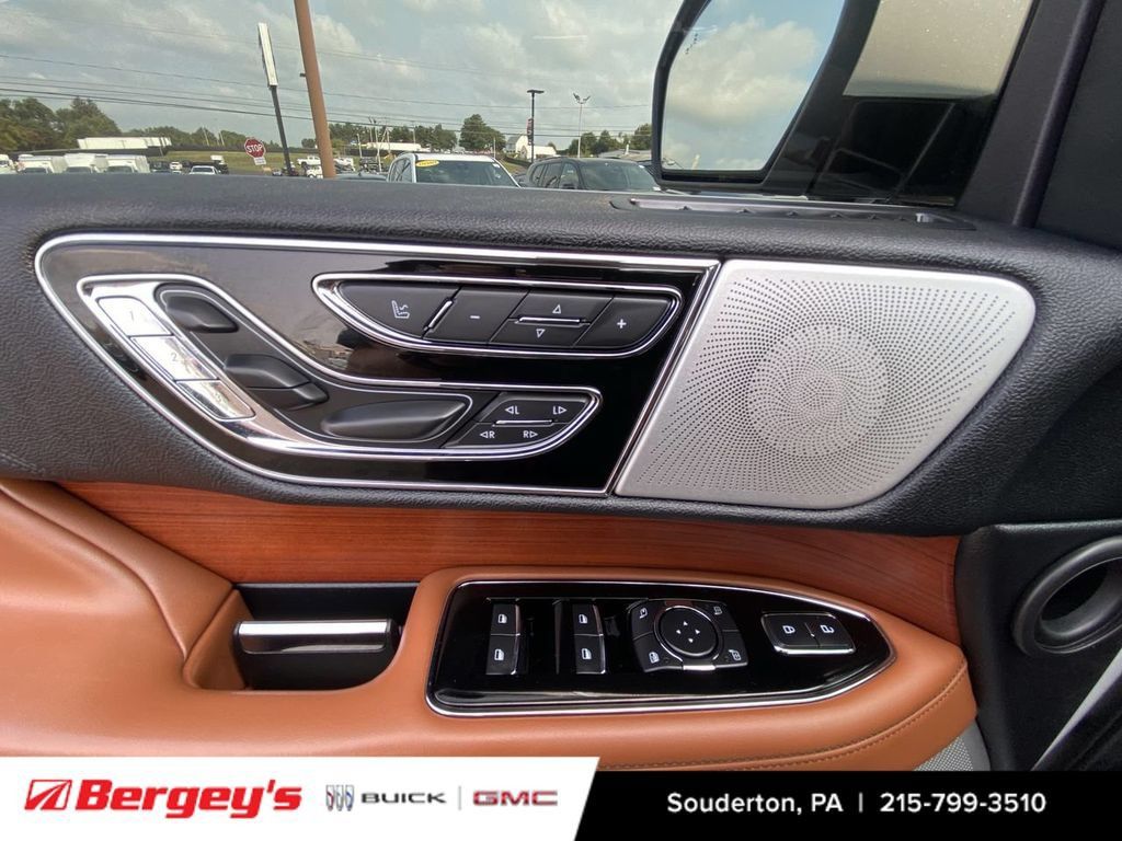 Used 2020 Lincoln Navigator Reserve w/ Equipment Group 208A Reserve AWD/4WD image 26