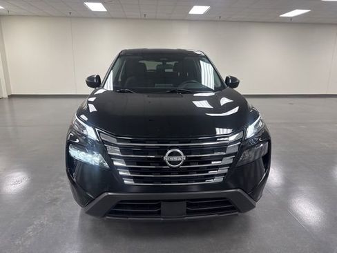 Used 2024 Nissan Rogue S image 2